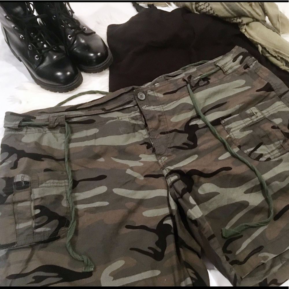 Style me brand military camo shorts, size 24